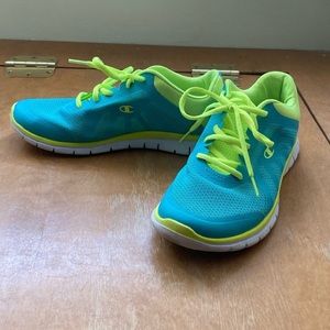 Vibrant Champion Gusto running sneakers